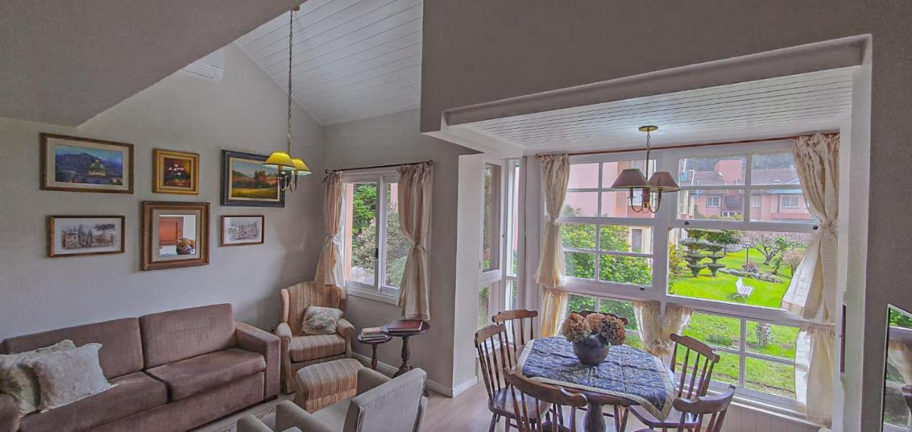 Duplex Floresta Negra - Sua Base Perfeita Em Gramado! Otima Localizacao Lagonegro 500M - 02 Quartos E 02 Banheiros Para Familia Em Condominio Fechad0, Cozinha Completa Com Garagem E Portaria 24H 외부 사진