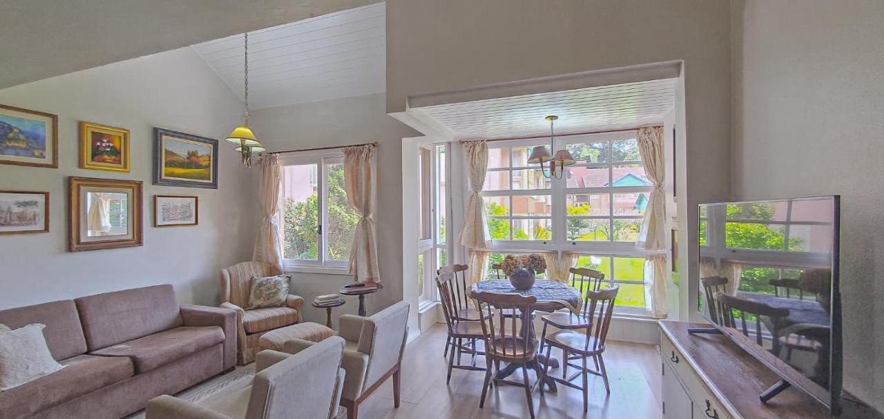 Duplex Floresta Negra - Sua Base Perfeita Em Gramado! Otima Localizacao Lagonegro 500M - 02 Quartos E 02 Banheiros Para Familia Em Condominio Fechad0, Cozinha Completa Com Garagem E Portaria 24H 외부 사진