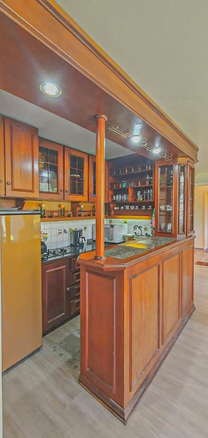 Duplex Floresta Negra - Sua Base Perfeita Em Gramado! Otima Localizacao Lagonegro 500M - 02 Quartos E 02 Banheiros Para Familia Em Condominio Fechad0, Cozinha Completa Com Garagem E Portaria 24H 외부 사진