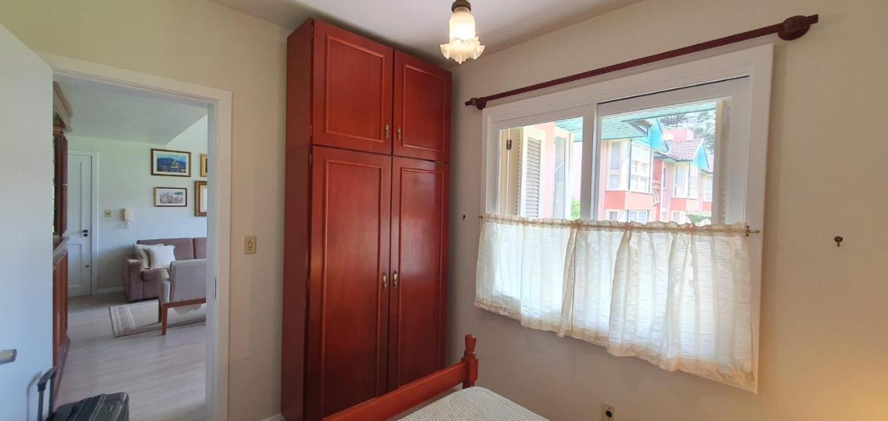 Duplex Floresta Negra - Sua Base Perfeita Em Gramado! Otima Localizacao Lagonegro 500M - 02 Quartos E 02 Banheiros Para Familia Em Condominio Fechad0, Cozinha Completa Com Garagem E Portaria 24H 외부 사진